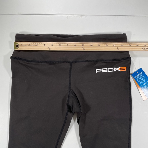 NWT - Beachbody P90X3 Women’s EMMA Knee Capri Workout Shorts Black - Size Medium - Picture 6 of 12